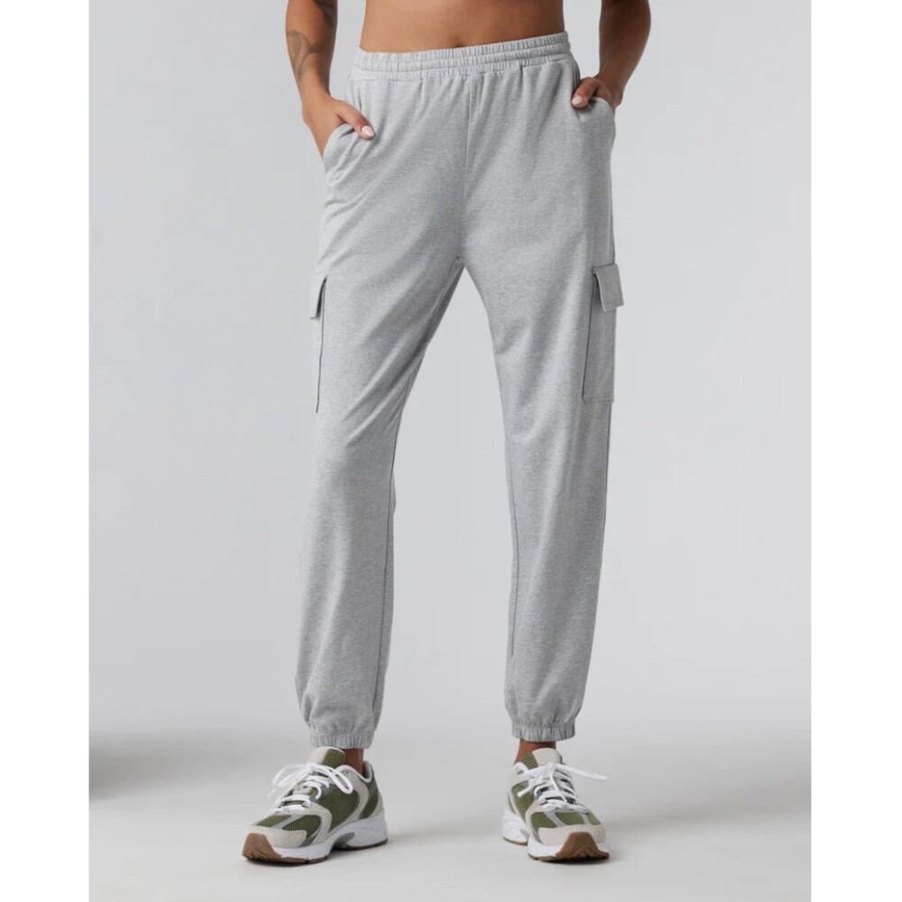 Vuori Boyfriend Cargo Sweatpant in Pale Grey Heather Size Small